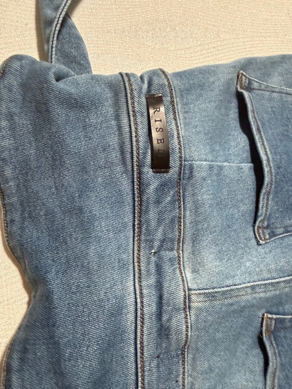 RISEN los ángeles High-Waist Paperbag Blue Jeans with Tie Belt - Women. - Picture 10 of 16